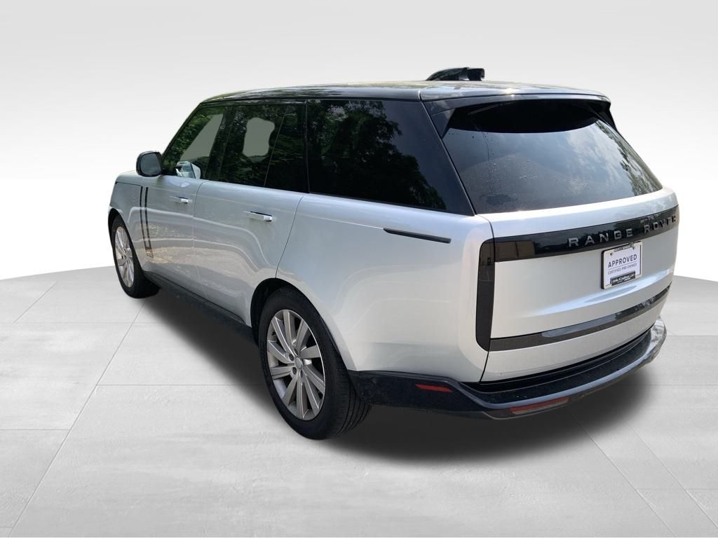 2024 Land Rover Range Rover SE photo 6