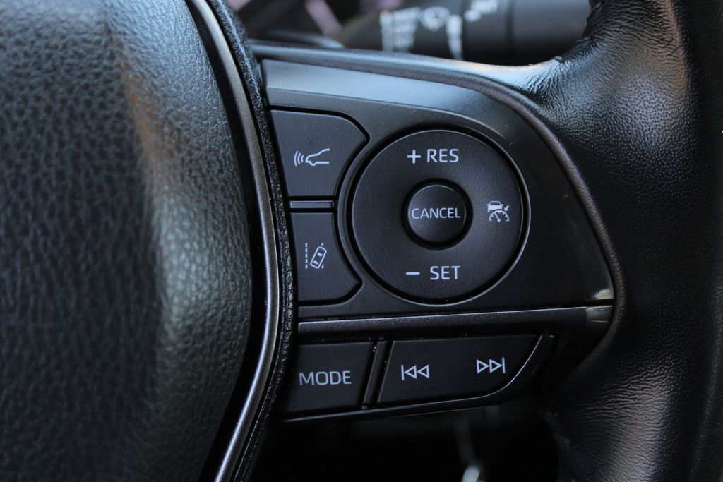2022 Toyota Camry SE photo 19