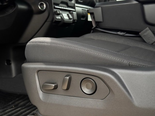 2025 Chevrolet Silverado 2500HD Custom photo 35