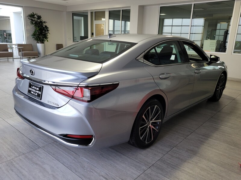 2025 Lexus ES 300h photo 5