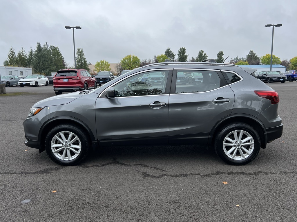2018 Nissan Rogue Sport SV photo 2