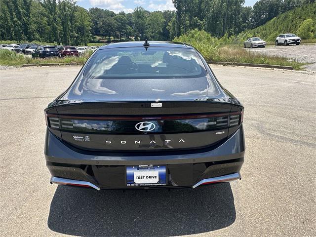 2025 Hyundai Sonata Hybrid Limited photo 4