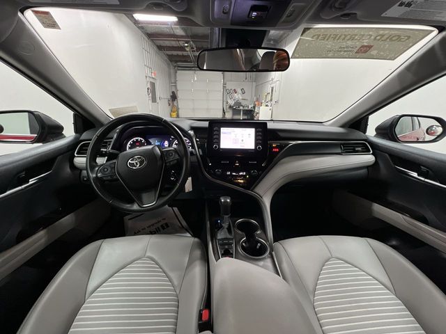 2022 Toyota Camry SE photo 18
