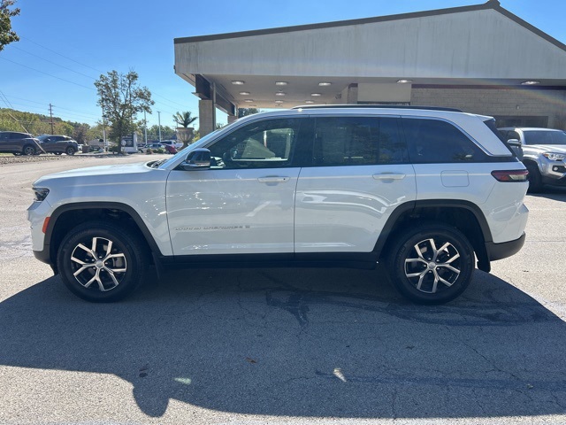 2024 Jeep Grand Cherokee Limited photo 2