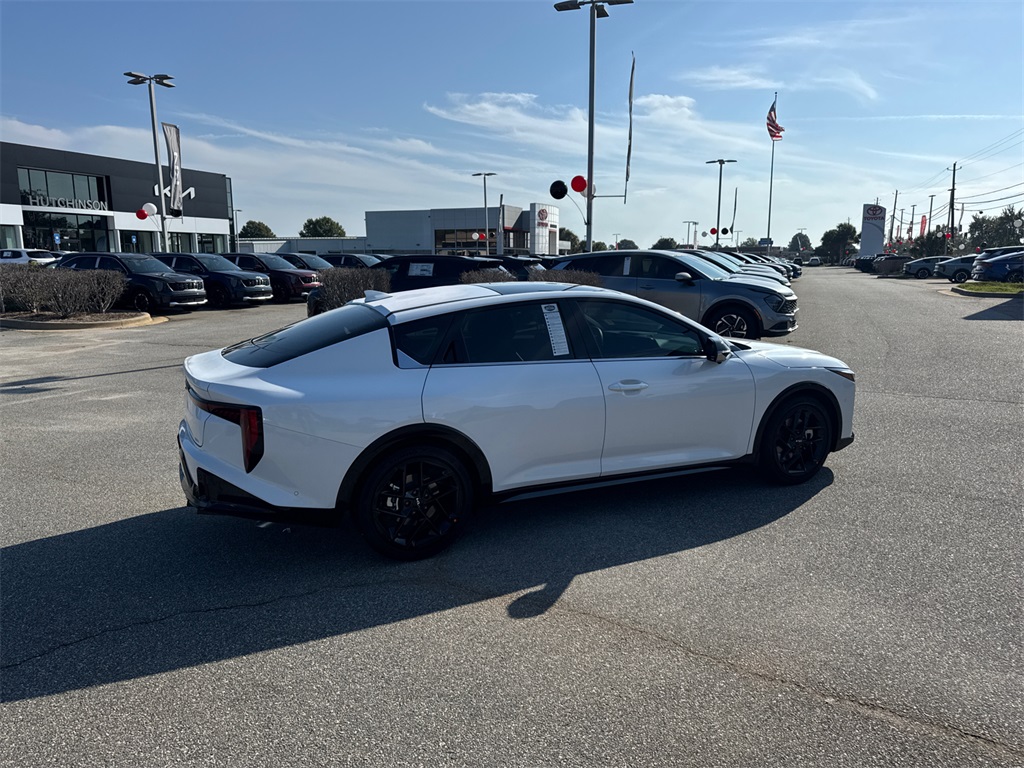 2025 Kia K4 GT-Line Turbo photo 3
