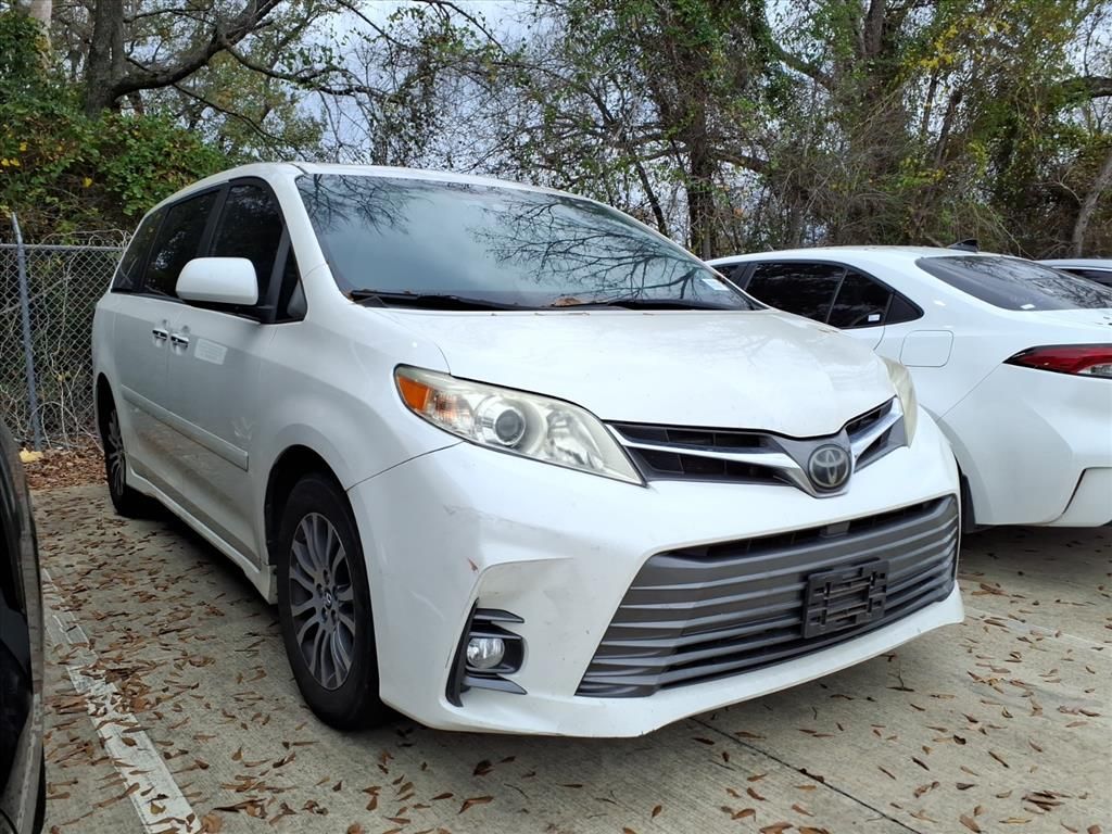 2020 Toyota Sienna XLE