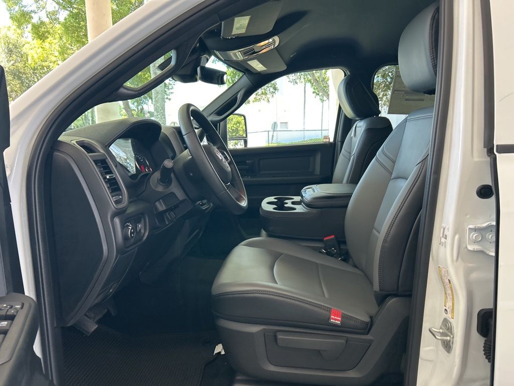 2026 Ram 2500 Tradesman photo 4