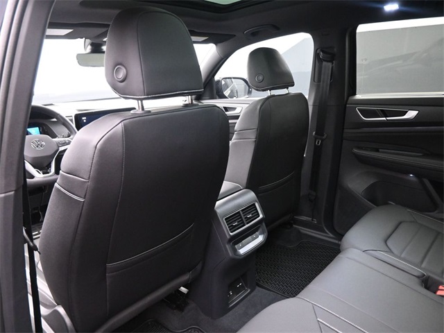 2025 Volkswagen Atlas Cross Sport SEL R-Line photo 12