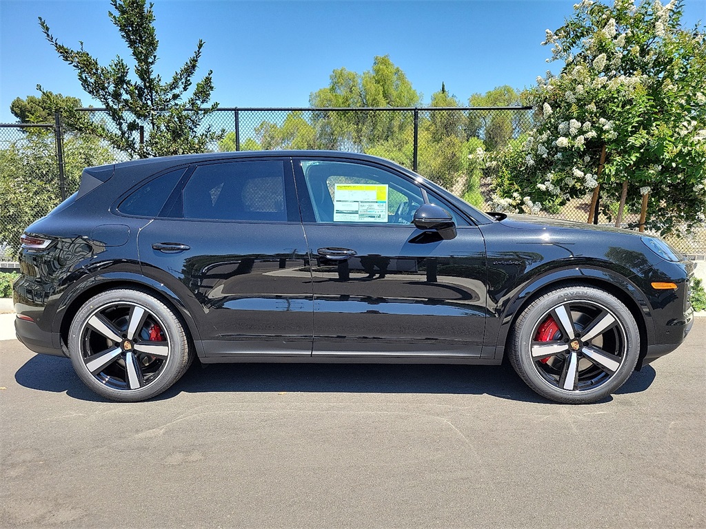 2025 Porsche Cayenne E-Hybrid S photo 8