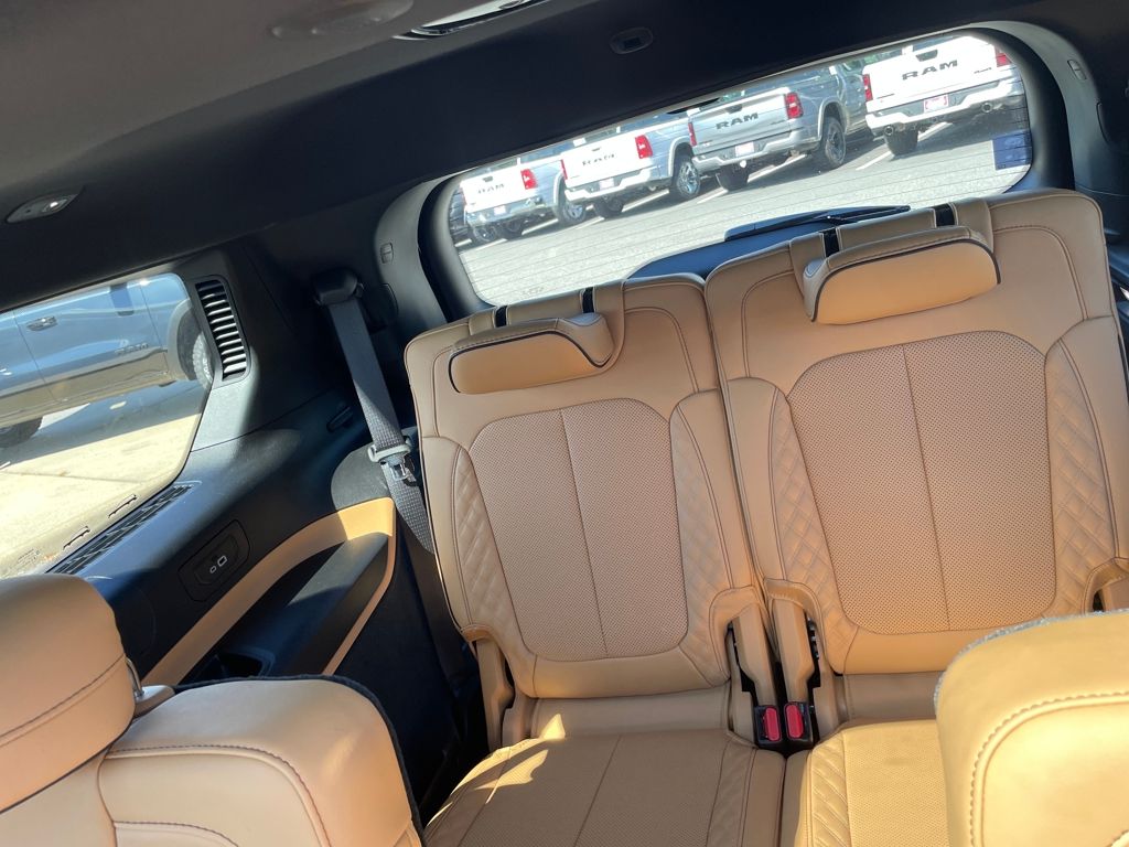 2025 Jeep Grand Cherokee L Summit photo 10