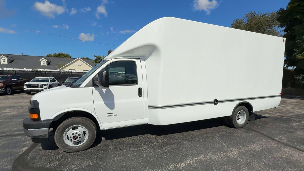 2025 Gmc Savana Cutaway photo 4