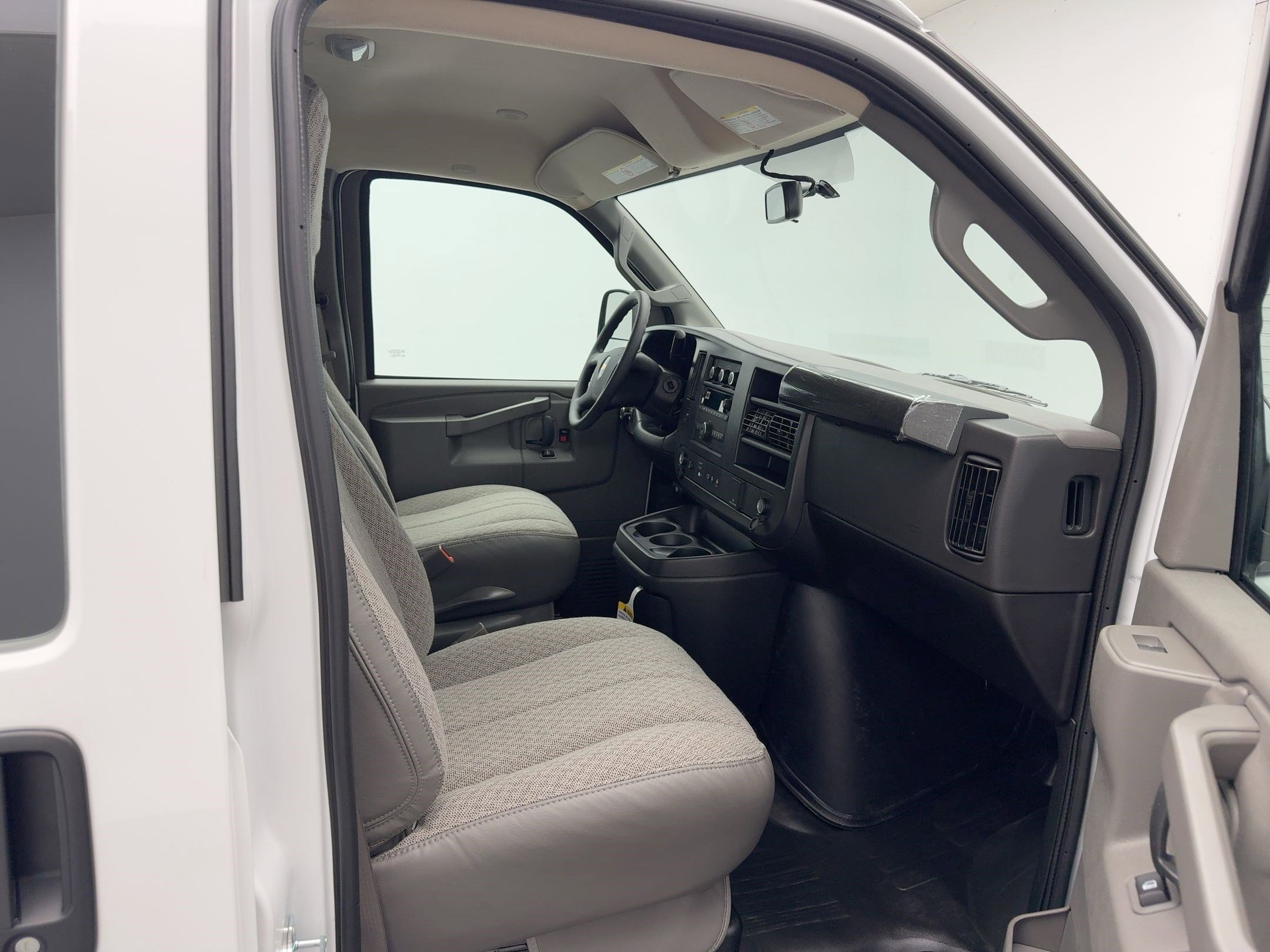 2025 Chevrolet Express Cargo 2500 photo 21