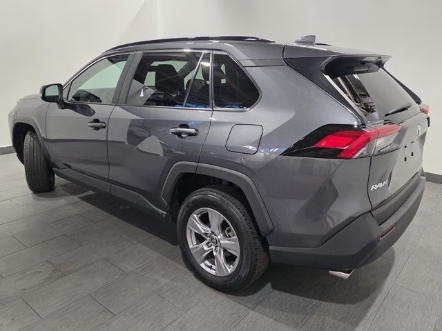 2023 Toyota RAV4 XLE photo 3