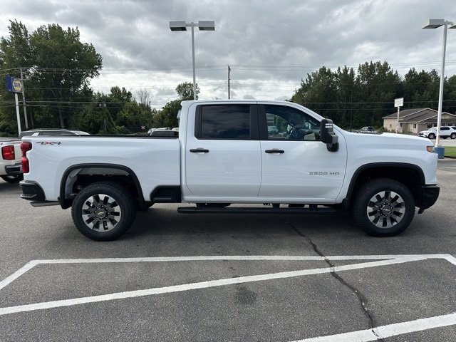 2026 Chevrolet Silverado 2500HD Custom photo 2