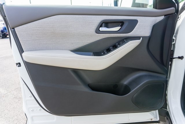 2022 Nissan Rogue SV photo 9