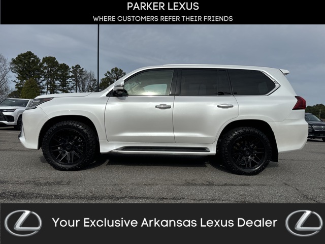 2019 Lexus LX 570's photo