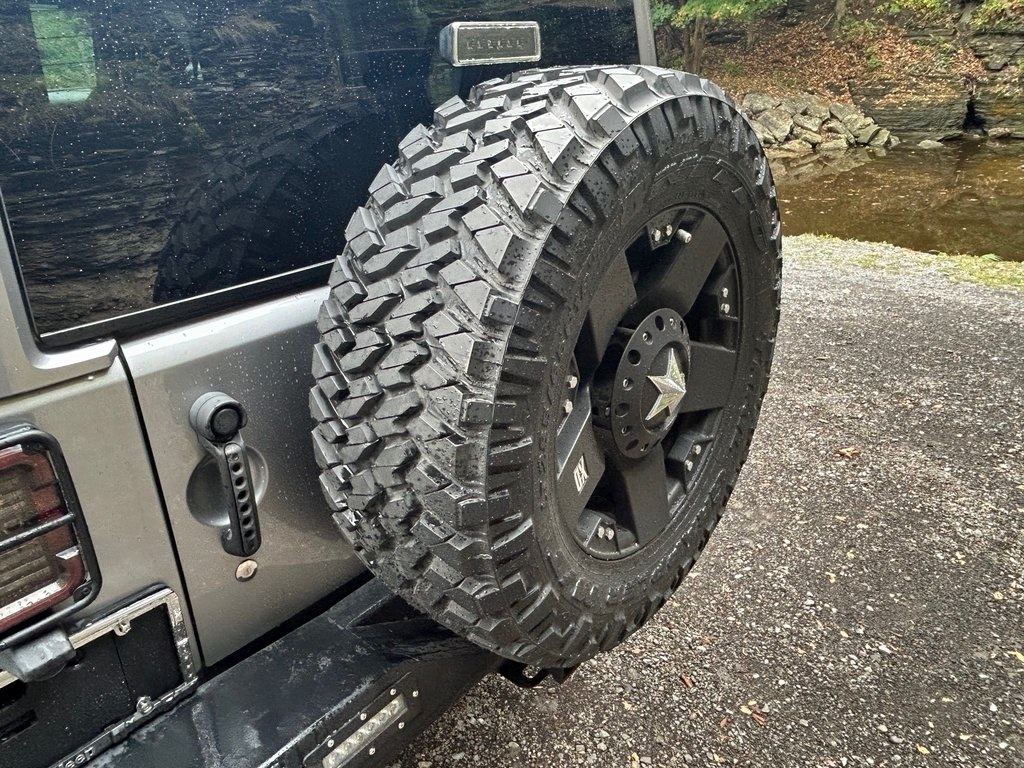 2017 Jeep Wrangler Unlimited Sahara photo 5