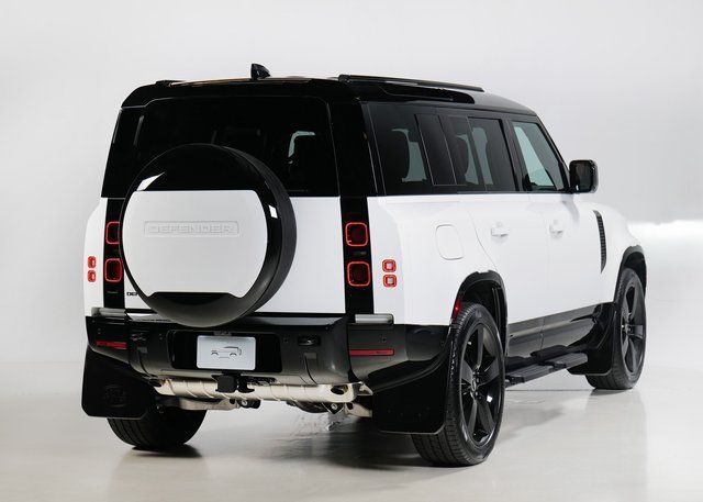 2025 Land Rover Defender 110 X-Dynamic SE photo 2