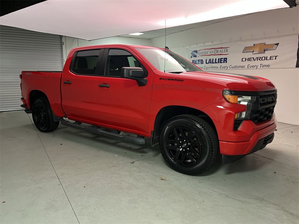 2023 Chevrolet Silverado 1500 Custom photo 2