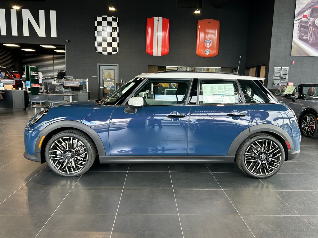 2026 Mini Cooper 4 Door Hardtop Signature photo 2