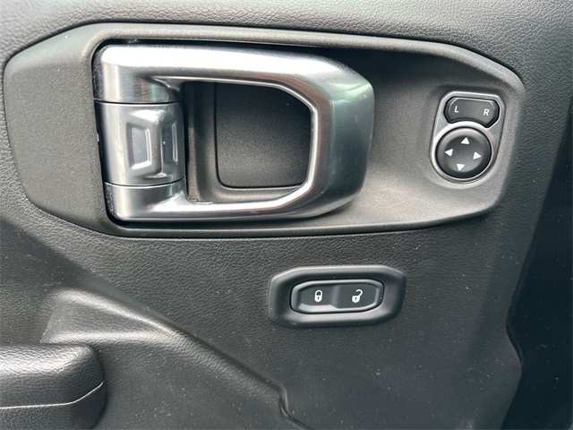 2023 Jeep Wrangler Rubicon photo 14