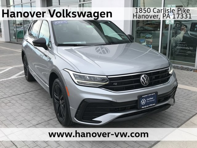 2022 Volkswagen Tiguan SE R-Line Black's photo