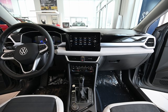 2025 Volkswagen Taos SE photo 2