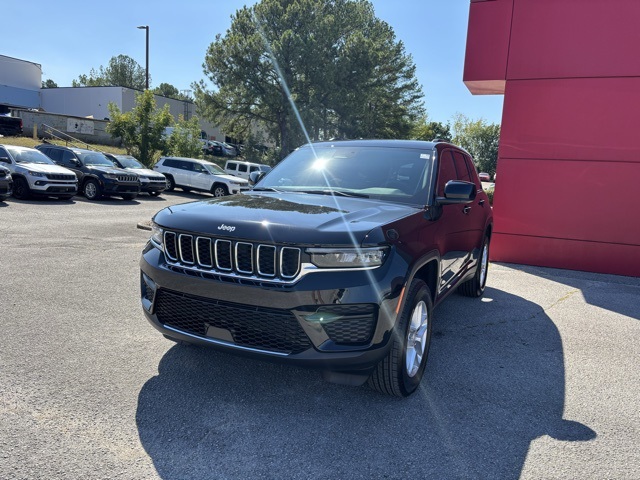 2025 Jeep Grand Cherokee Laredo X photo 2