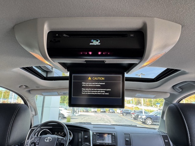 2022 Toyota Sequoia photo 18
