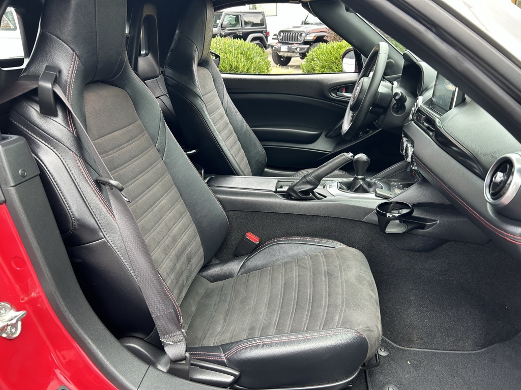 2017 Fiat 124 Spider Abarth photo 22