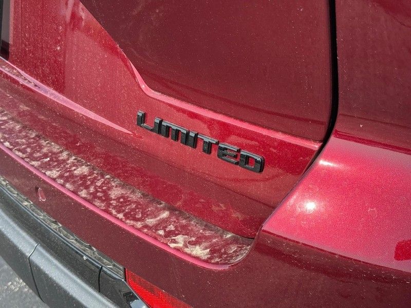 2025 Jeep Grand Cherokee Limited photo 2