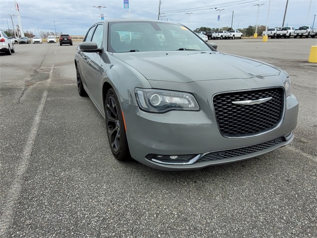 2019 Chrysler 300 S photo 2