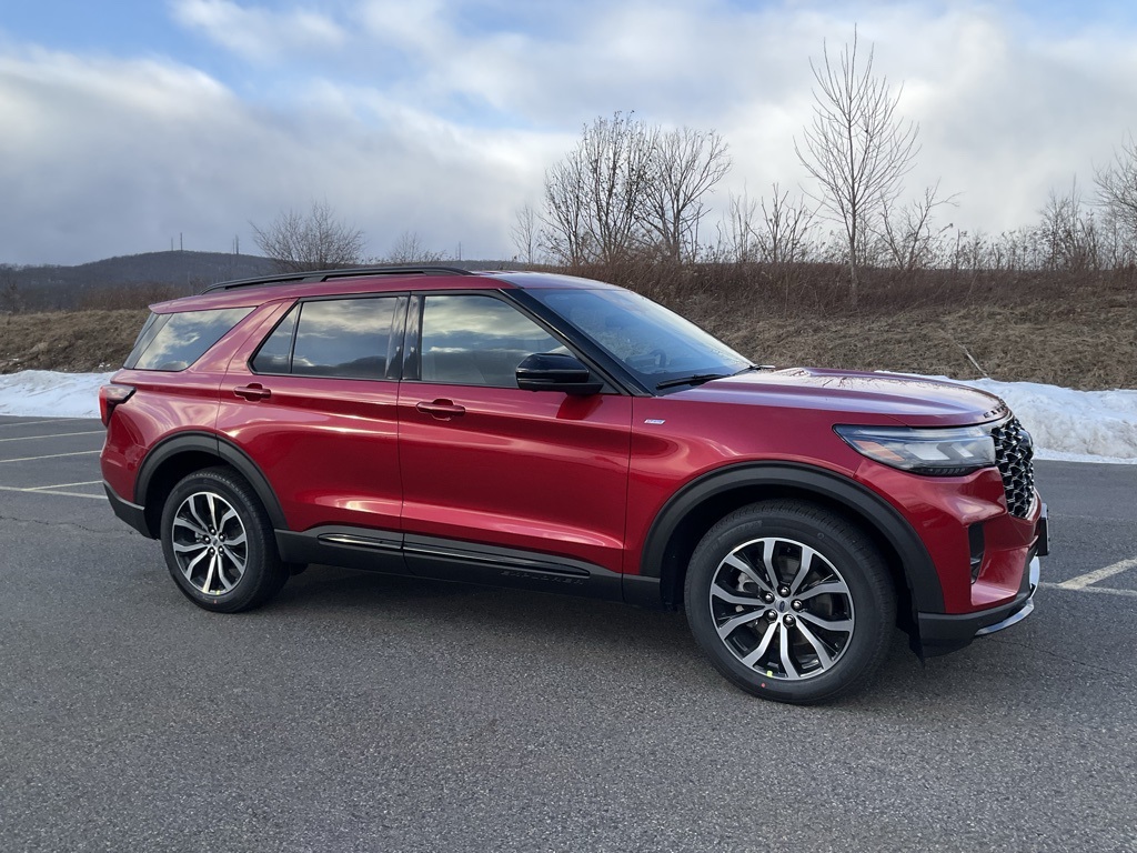 2026 Ford Explorer ST-LINE's photo