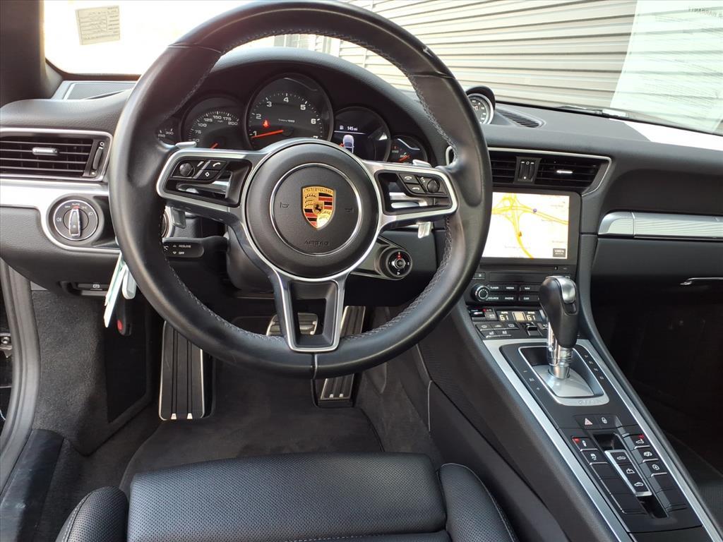 2017 Porsche 911 Cabriolet photo 4