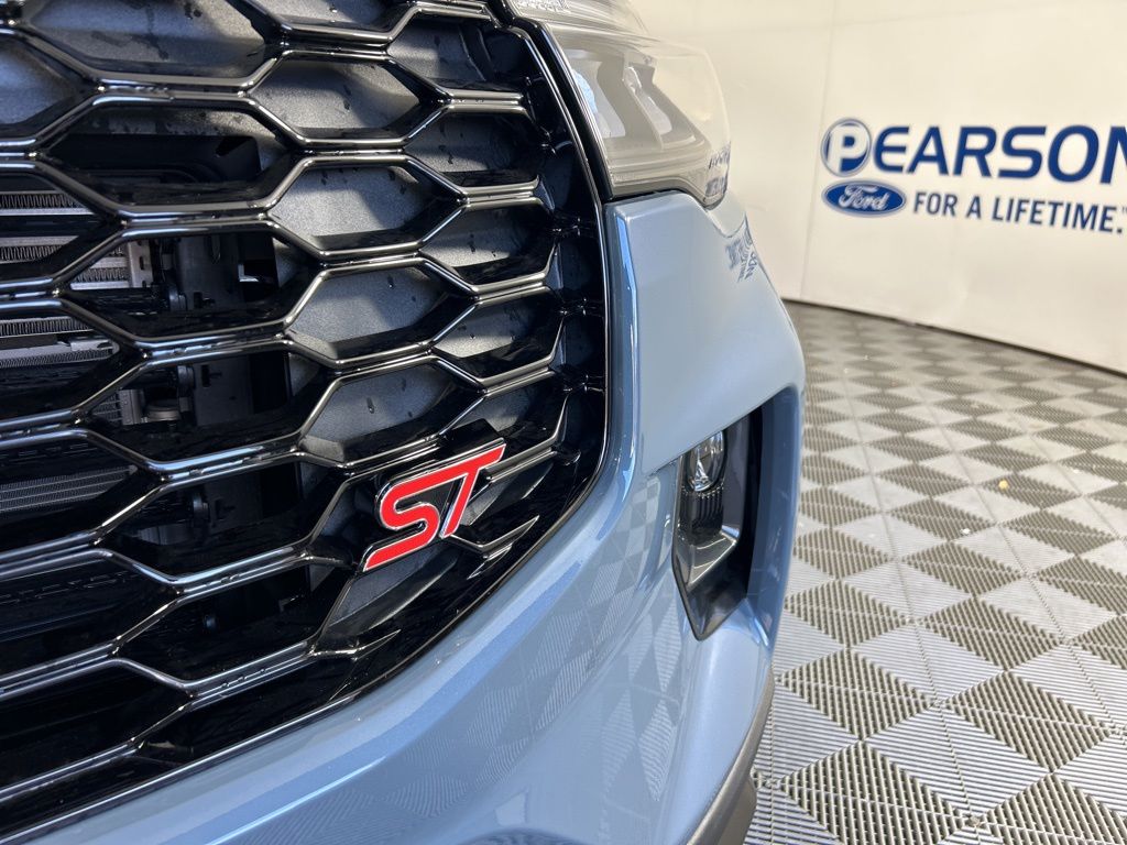 2025 Ford Explorer ST photo 3