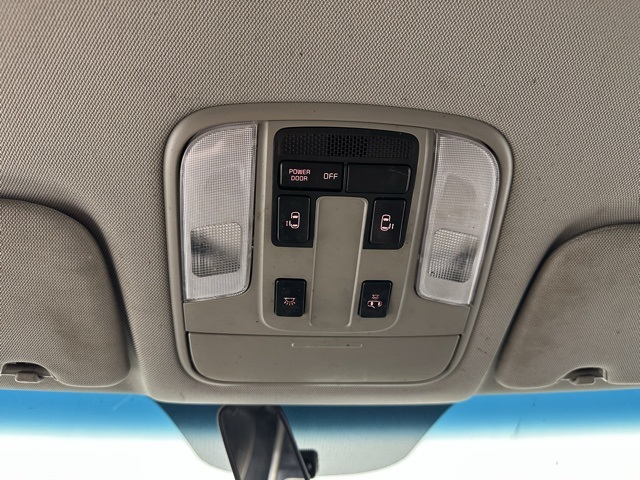2017 Kia Sedona LX photo 25