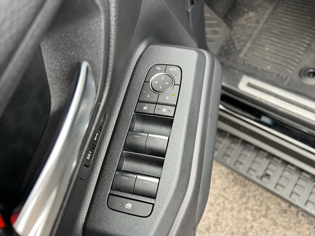 2025 Toyota Land Cruiser Base photo 9