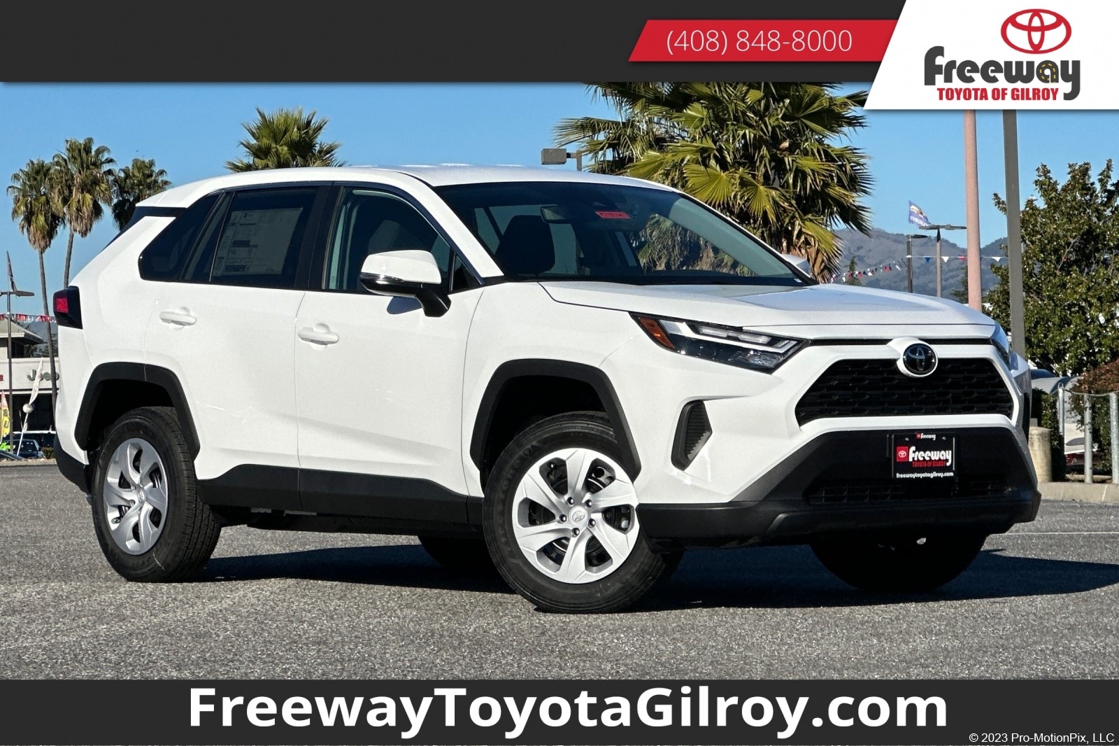 2025 Toyota RAV4 LE's photo
