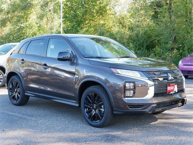 2025 Mitsubishi Outlander Sport LE's photo