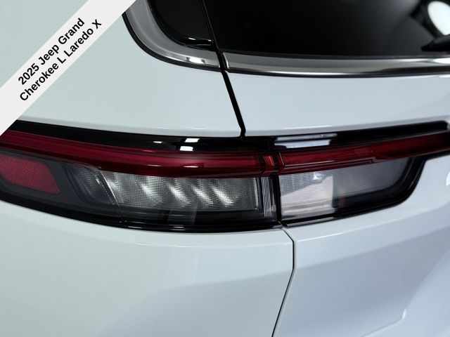 2025 Jeep Grand Cherokee Laredo X photo 11