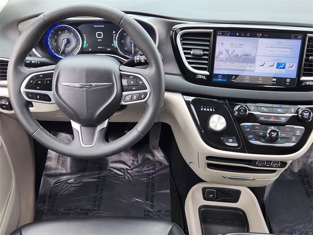 2024 Chrysler Pacifica Touring L photo 18