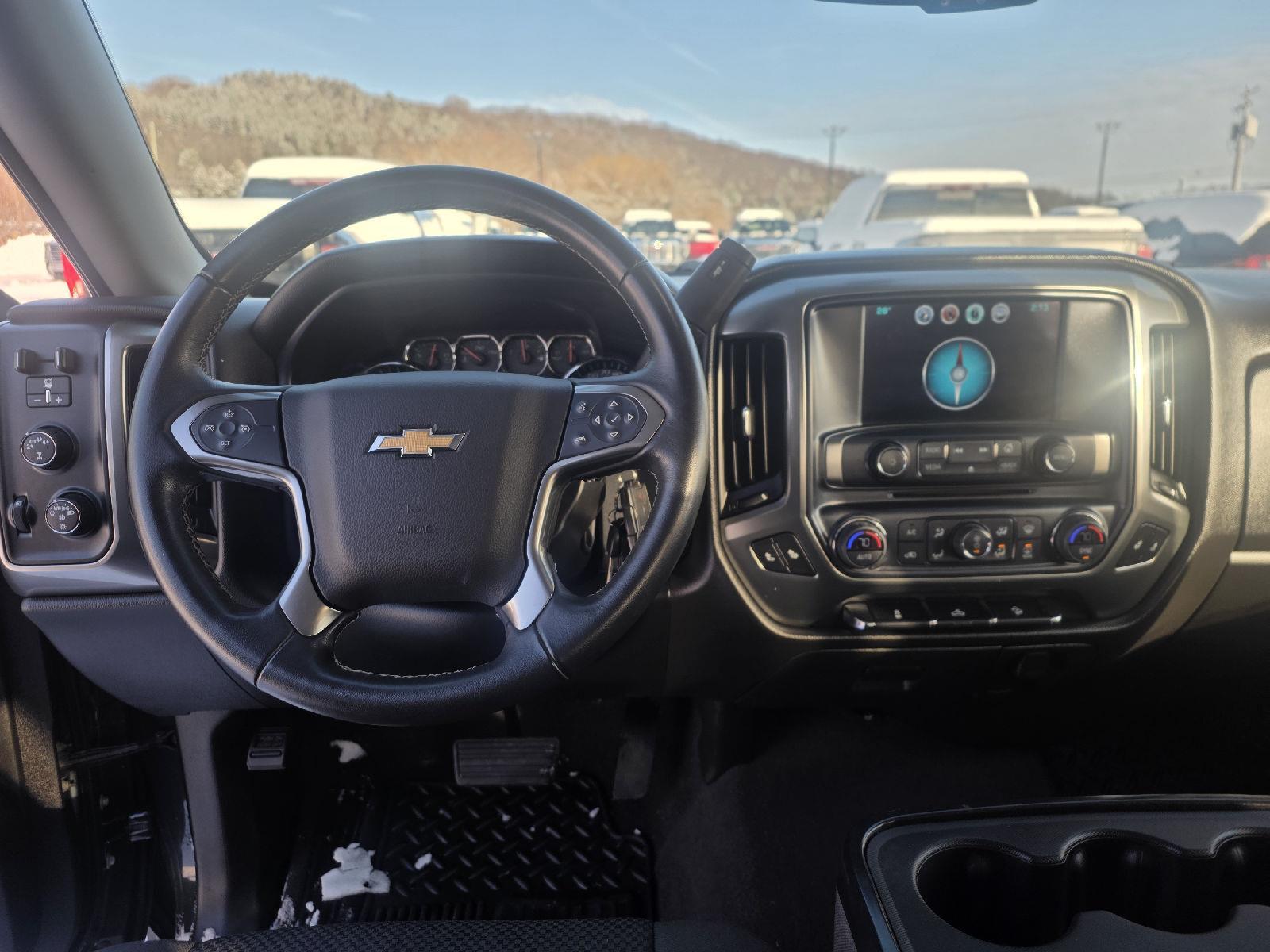 2019 Chevrolet Silverado LT photo 4