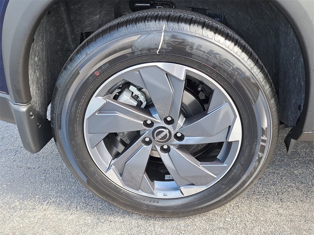 2026 Nissan Rogue SV photo 8