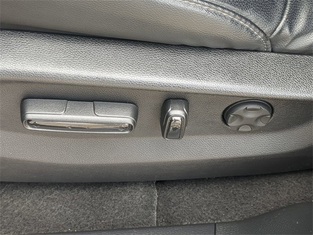 2021 Honda CR-V Hybrid Touring photo 19