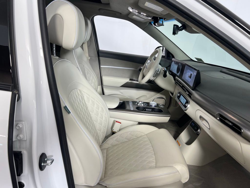 2023 Genesis GV60 Performance photo 28