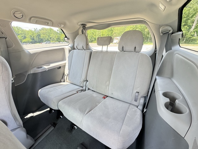 2020 Toyota Sienna L photo 15
