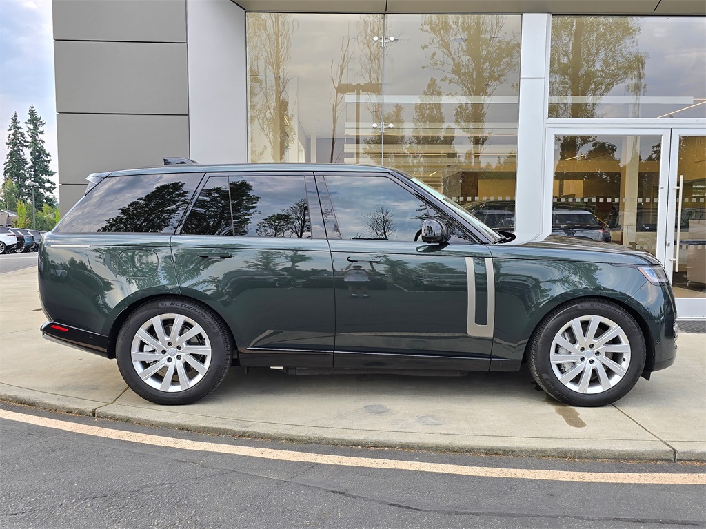 2025 Land Rover Range Rover SE photo 7