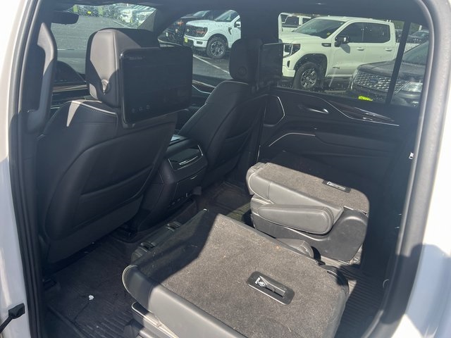 2024 Cadillac Escalade ESV Premium photo 3