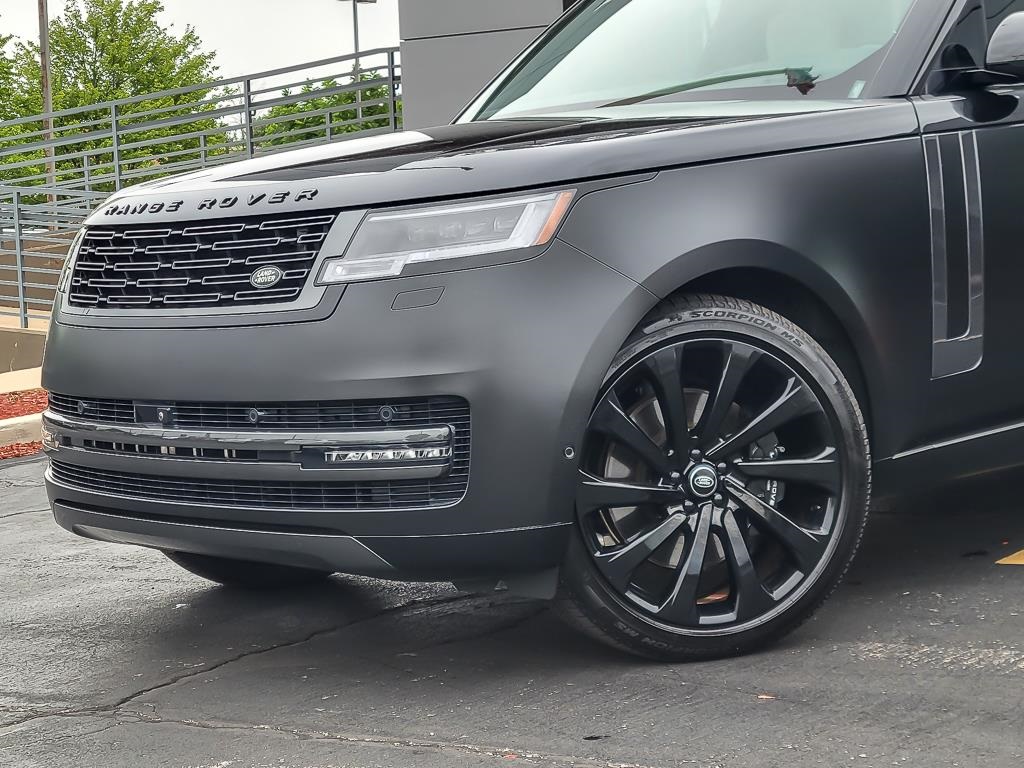 2025 Land Rover Range Rover Autobiography photo 2