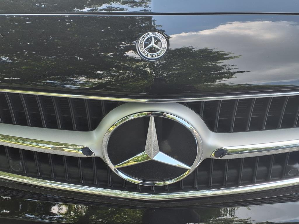 2024 Mercedes Benz C 300 photo 3